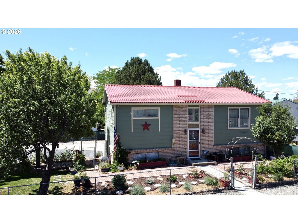 925 East St, Baker City