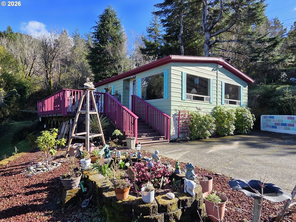 30235 Eagleview Dr, Gold Beach