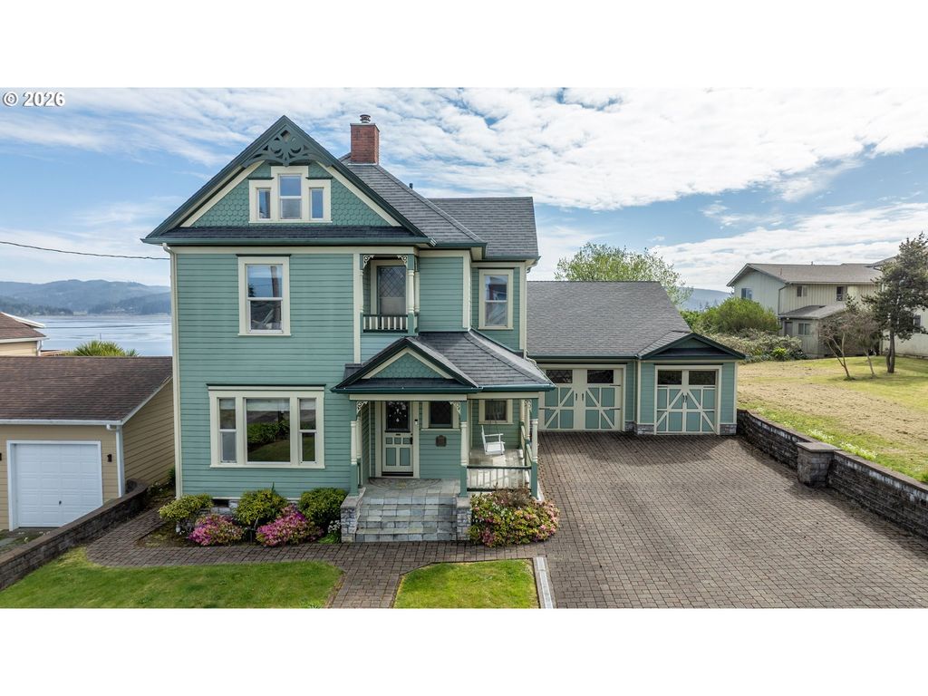 2139 Mcpherson St, North Bend