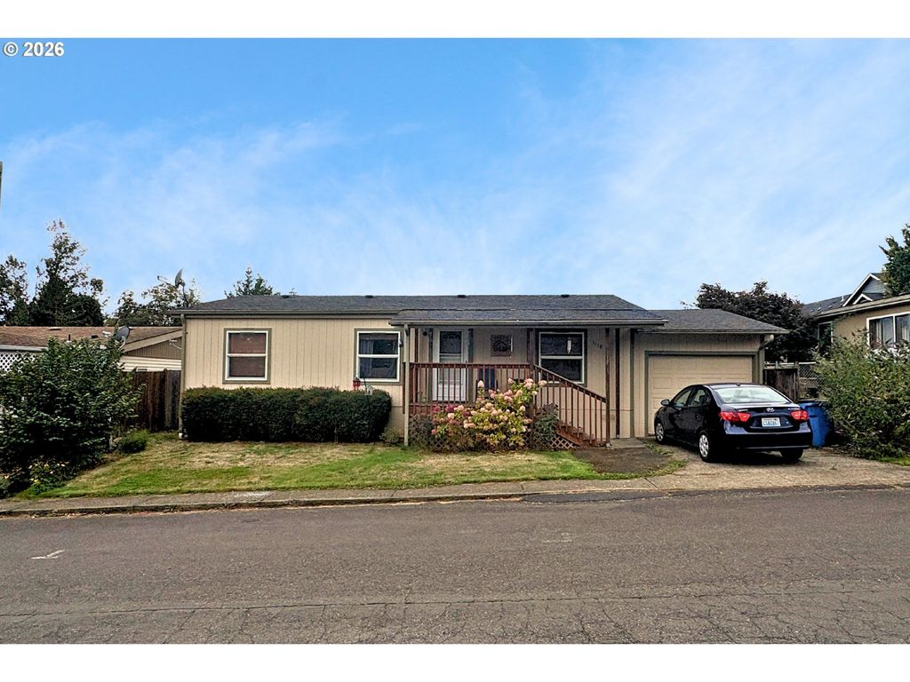 1118 W C Ave, La Center