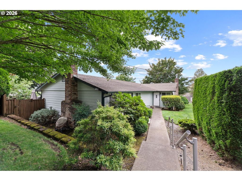 3300 Kauffman Ave 14, Vancouver