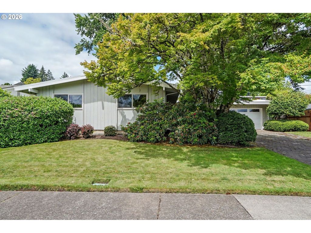 560 Nw Merrie Dr, Corvallis