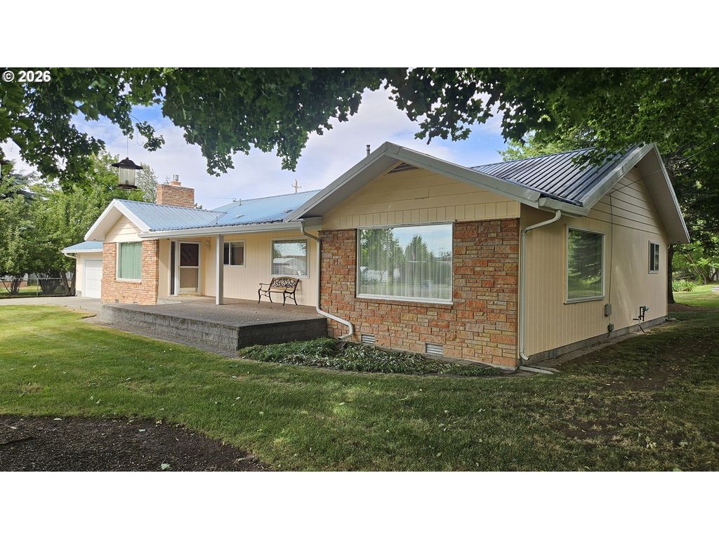 502 N Lake St, Joseph