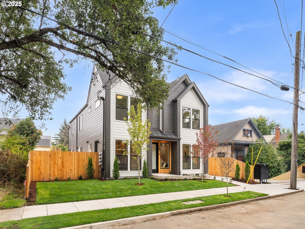 1816 Se 37th Ave, Portland