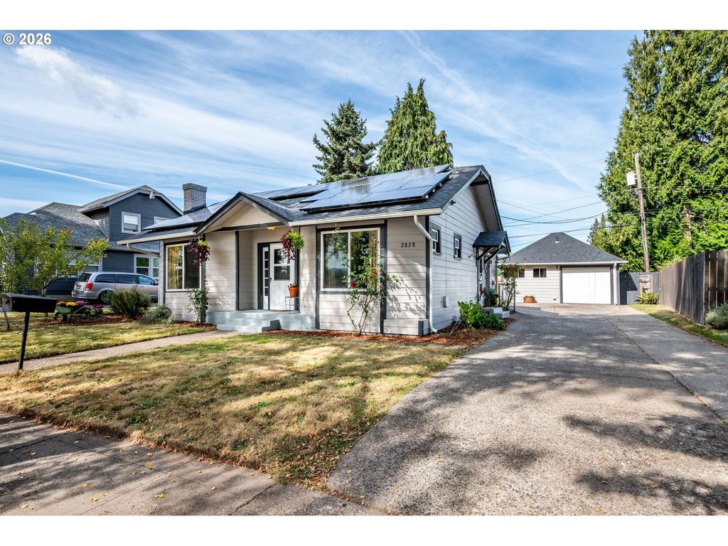 2828 Washington Way, Longview
