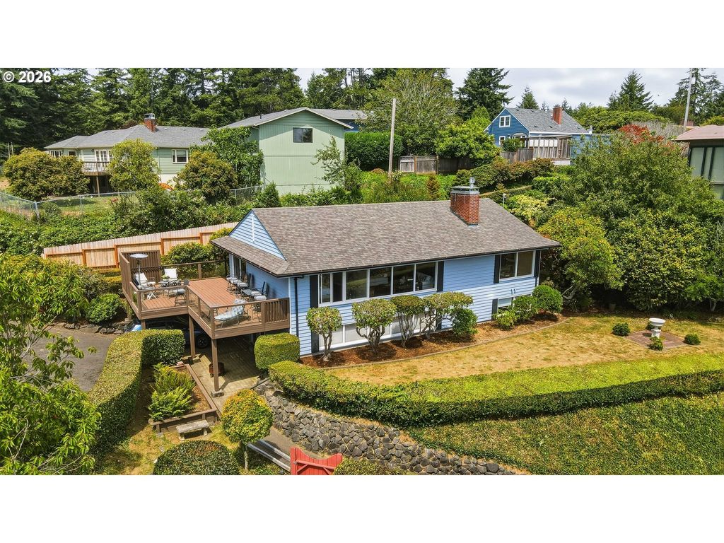 1037 N 10th St, Coos Bay