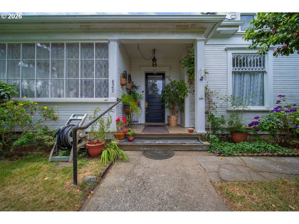 829 Florida St, North Bend
