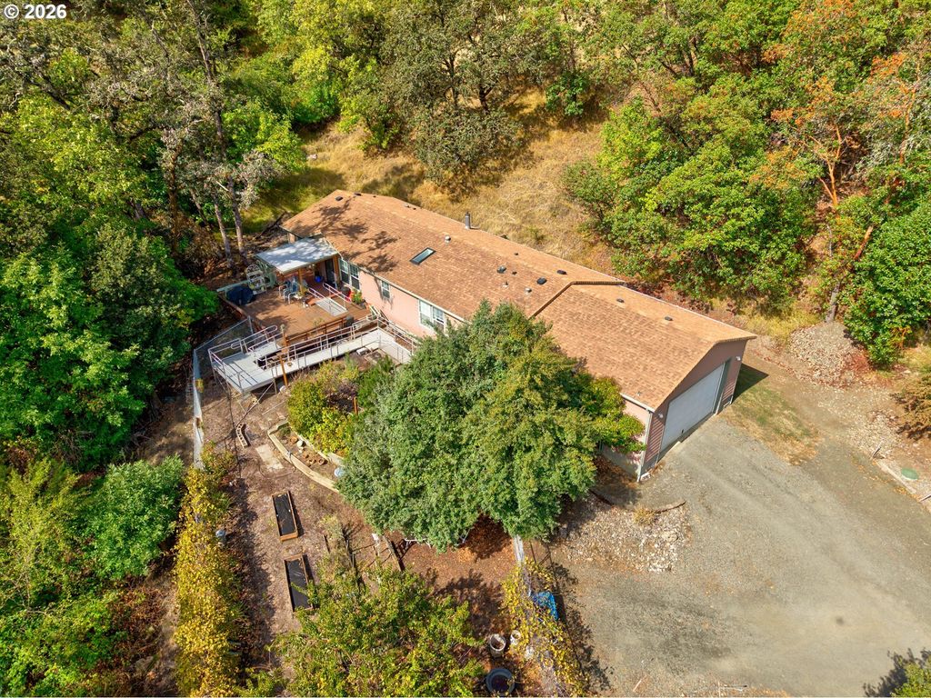 5120 Nw Broad St, Roseburg