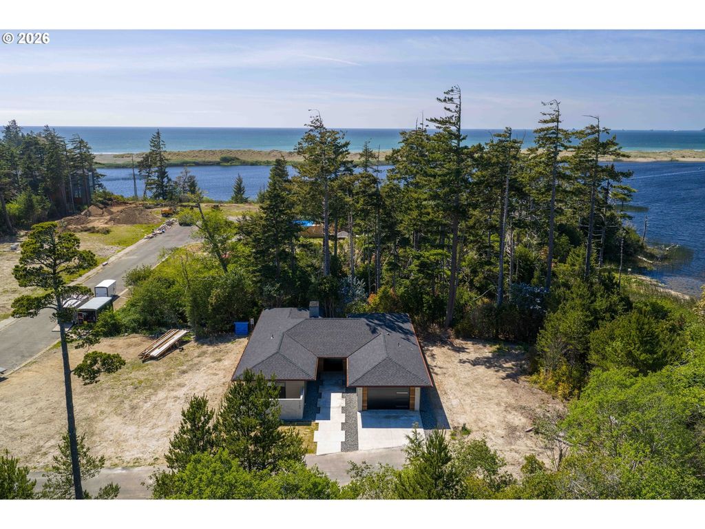 1103 Talus Way, Port Orford