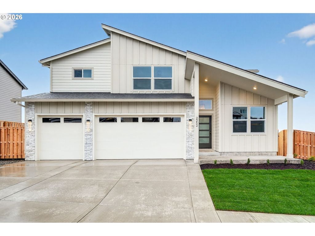 2039 E Otter Loop, La Center