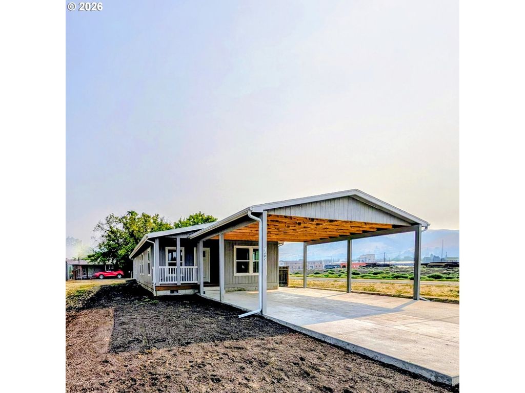 1302 Jackson Ave, La Grande