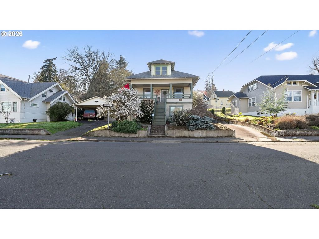 1151 Se Jackson St, Roseburg