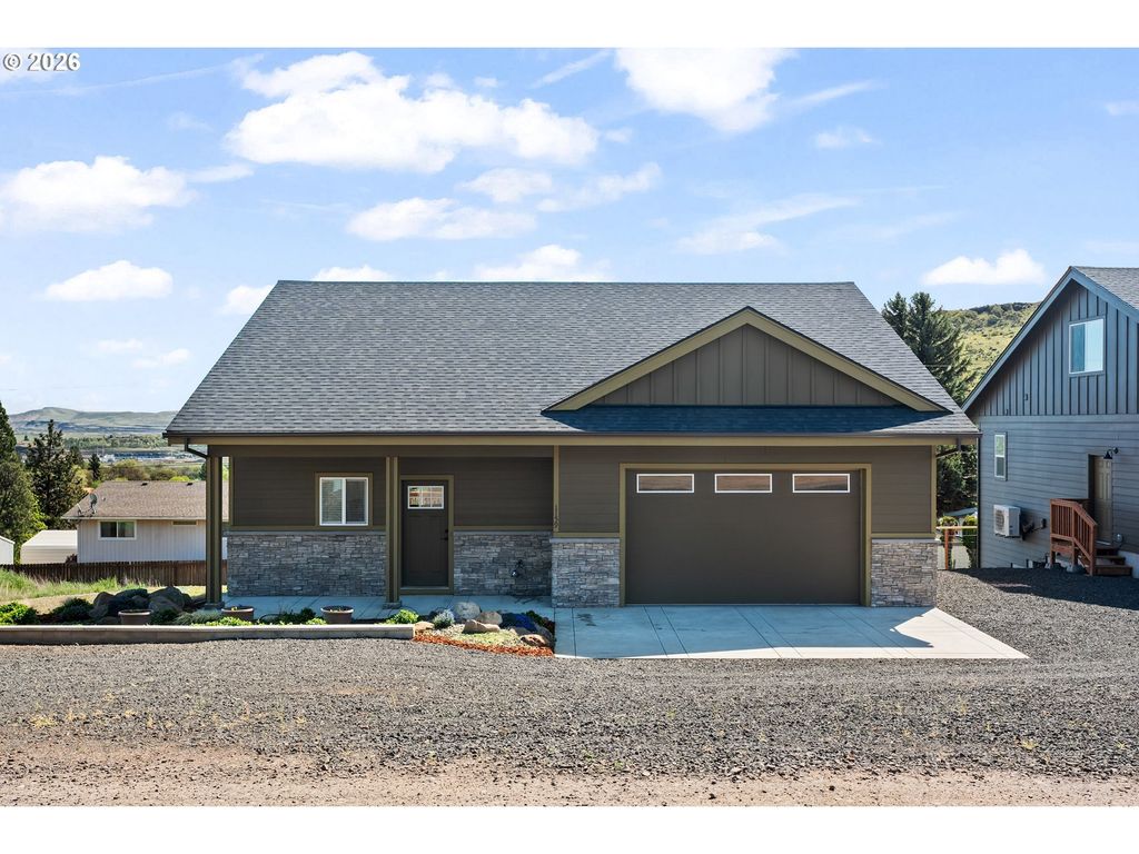 1159 W Pine St, The Dalles