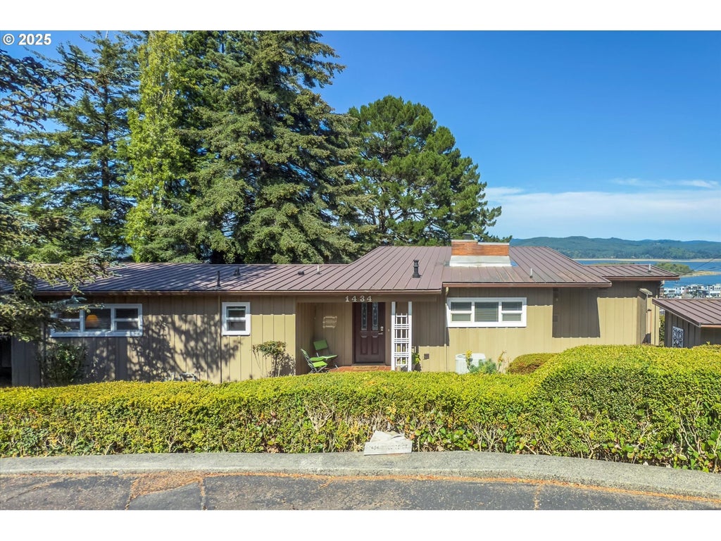 1434 Hillside Ct, Coos Bay