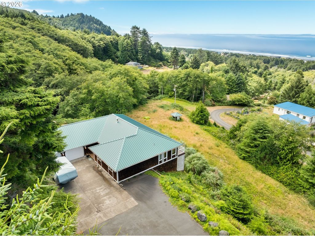 9675 Scenic View Dr, Rockaway Beach