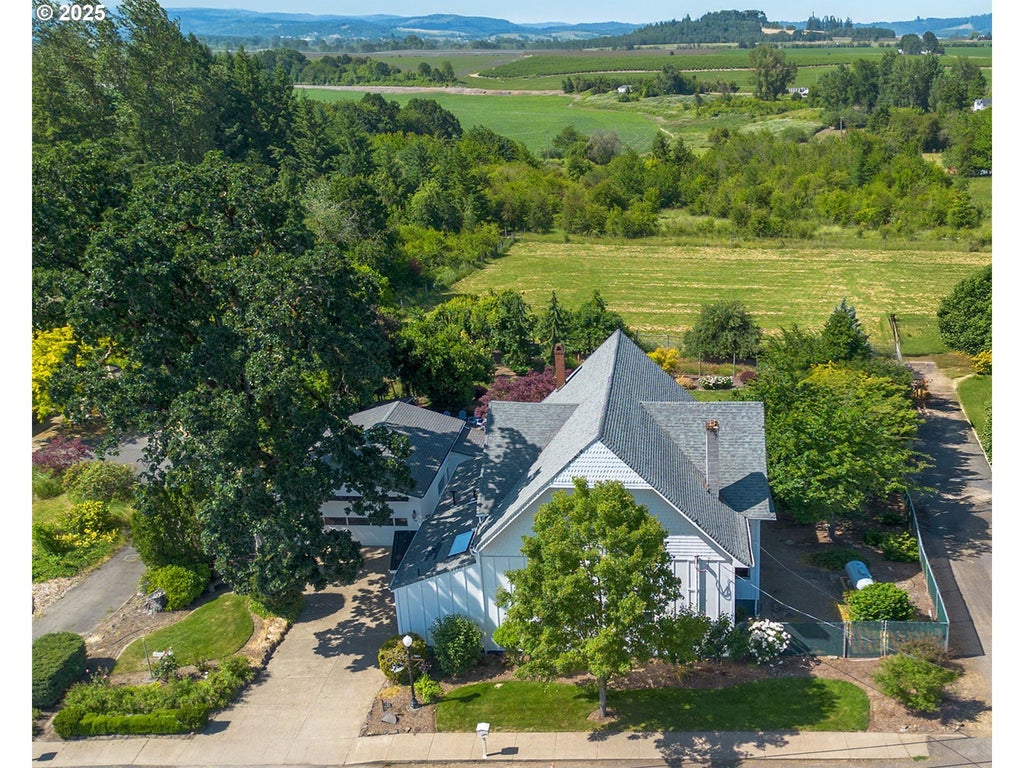 789 W Main St, Carlton