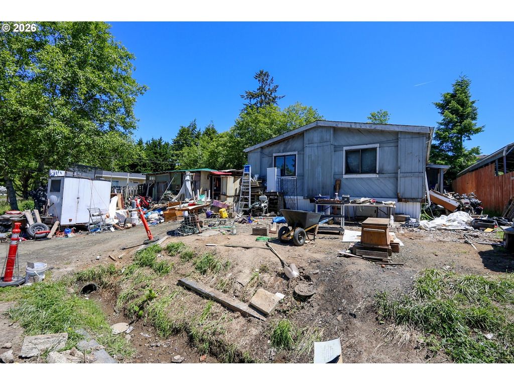63451 Capitol Dr, Coos Bay