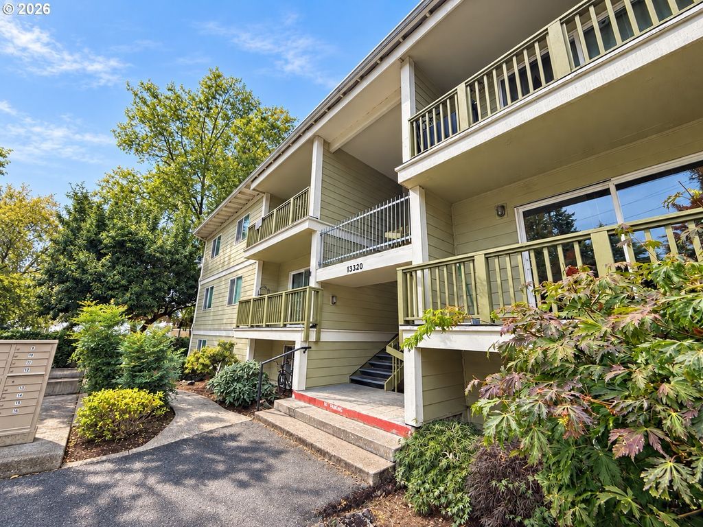 13320 Sw Allen Blvd 208, Beaverton