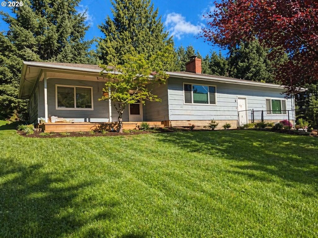 1102 Hillside Dr, Cottage Grove