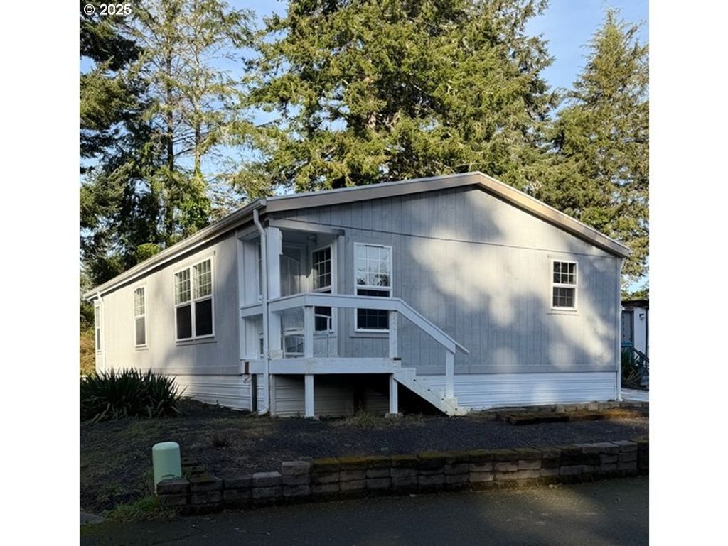 530 Shorepines Ct, Coos Bay