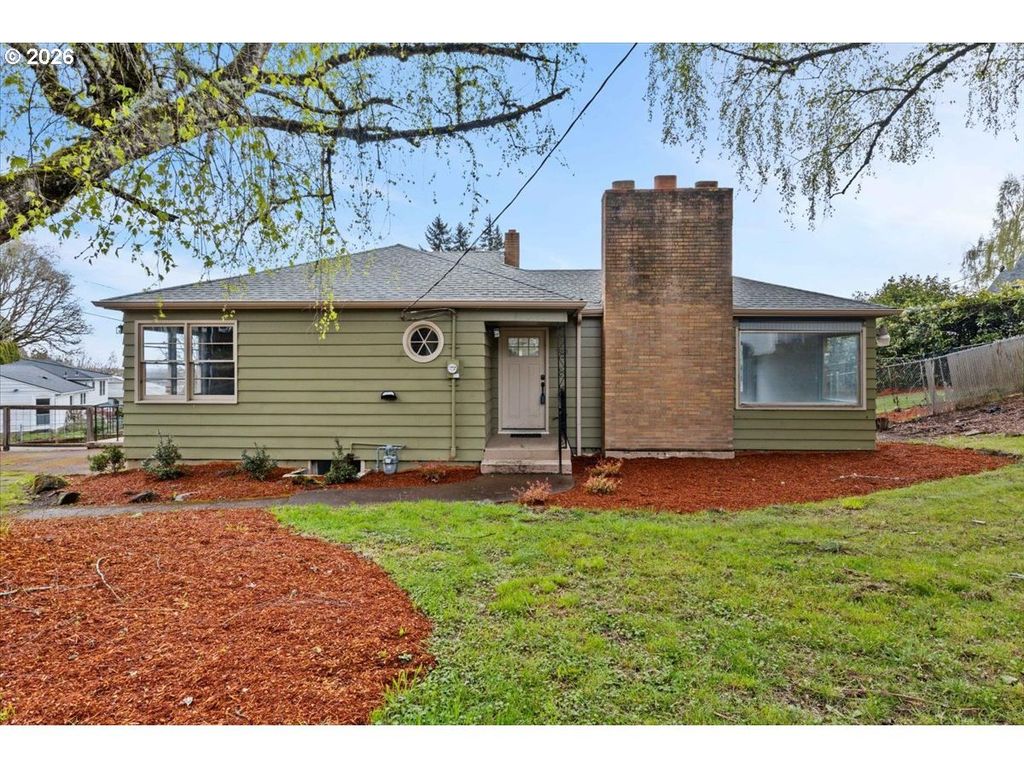 900 Cascade Dr, Salem