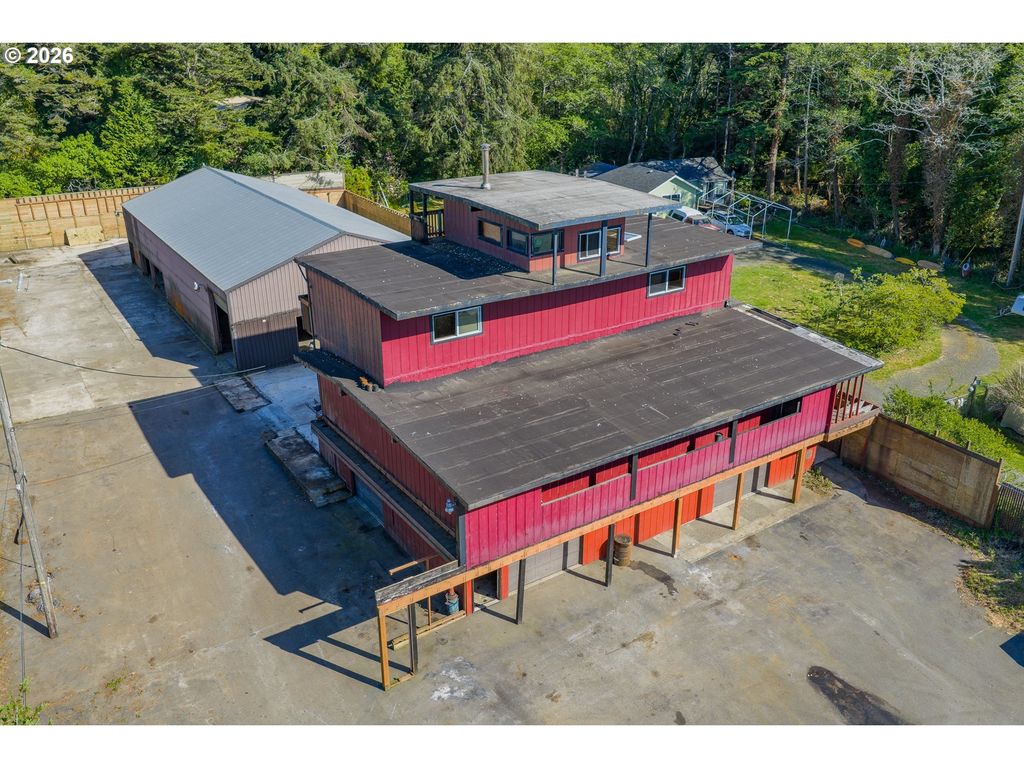 92786 Cape Arago Hwy, Coos Bay