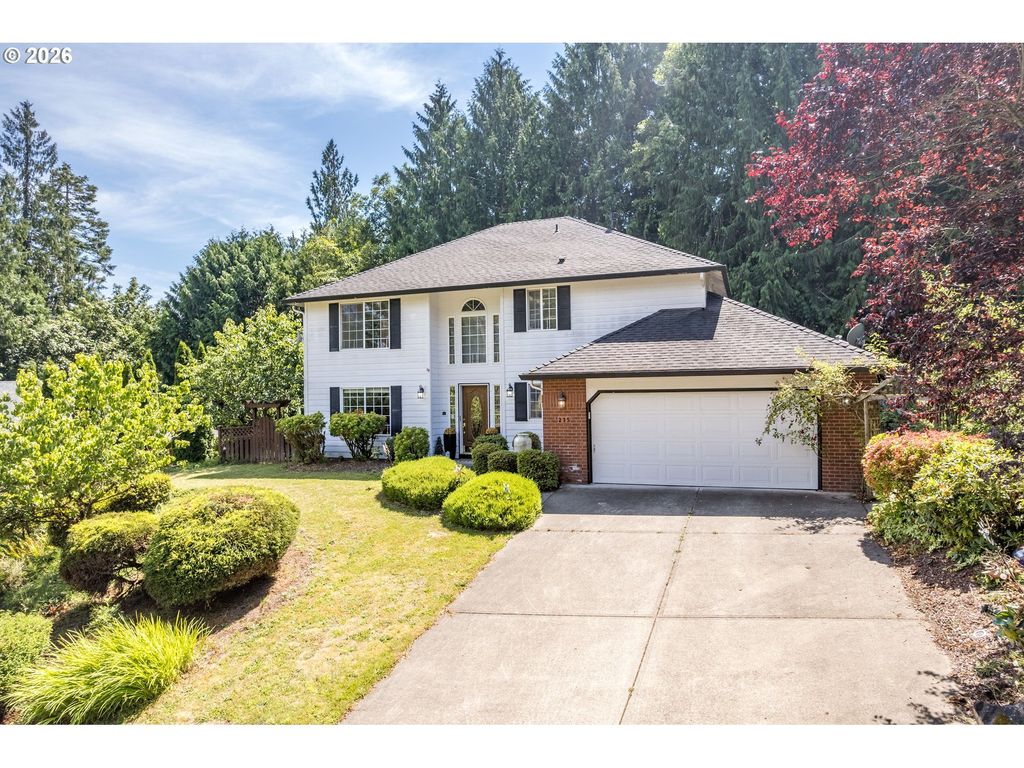 215 W St James Pl, Longview