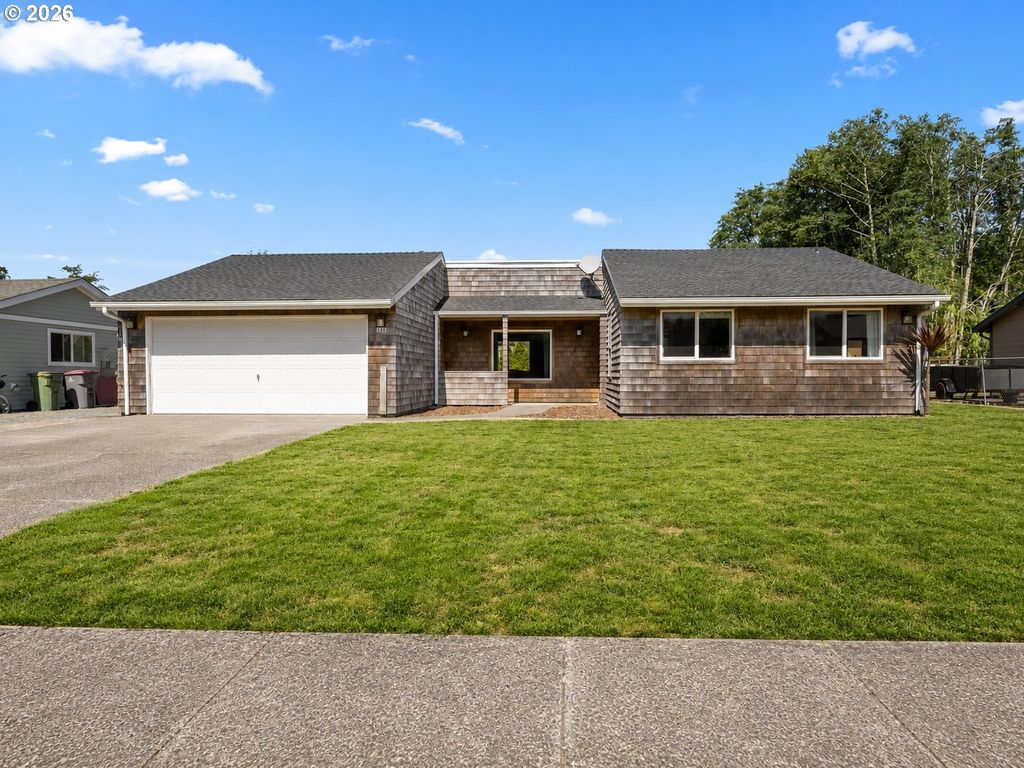 135 Nw Cedar Ct, Warrenton