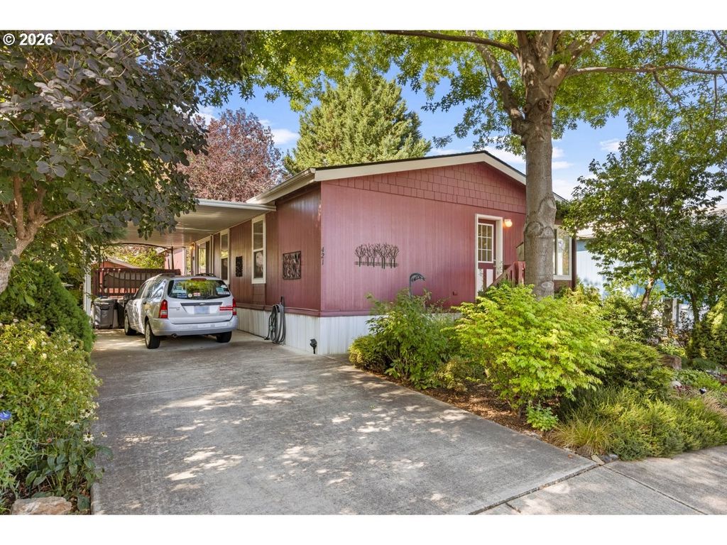 10 E South Stage Rd 421, Medford