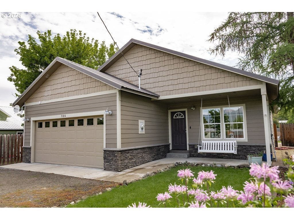 104 N College St, Joseph