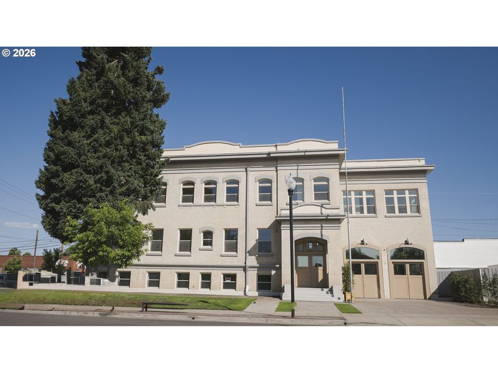 550 N 1st St, Woodburn