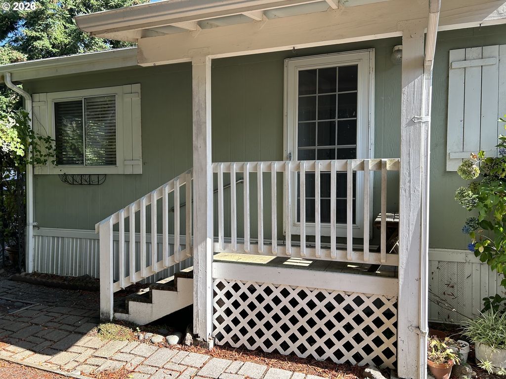 179 Outer Dr, Florence