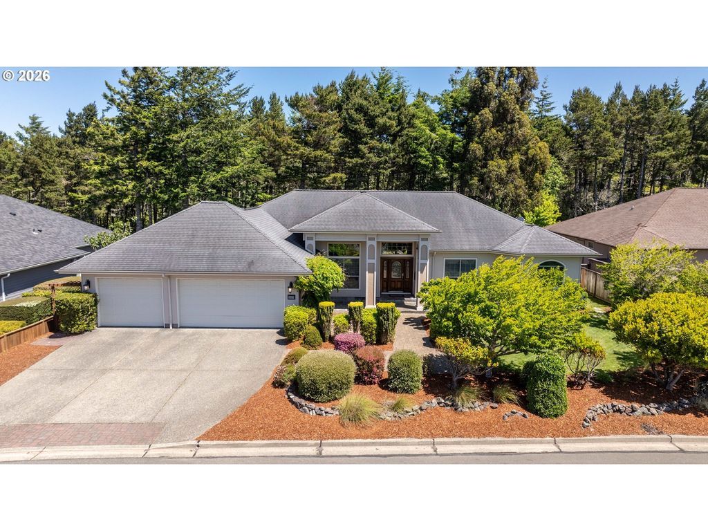 2225 Hayes St, North Bend