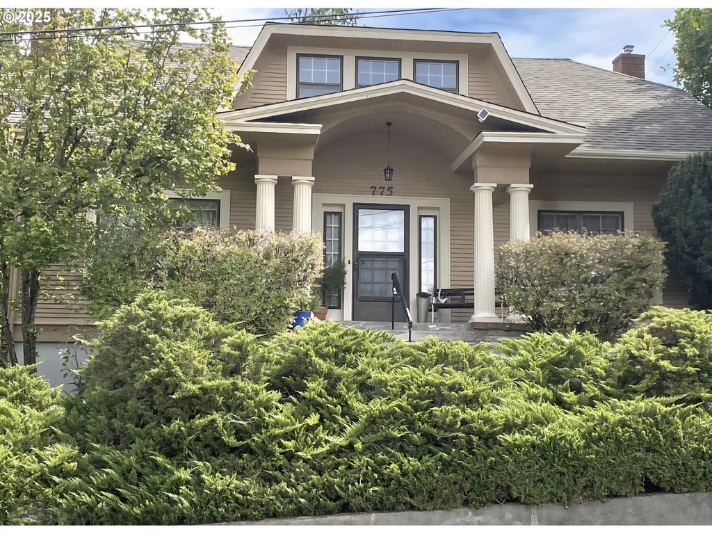 775 Se Chadwick St, Roseburg