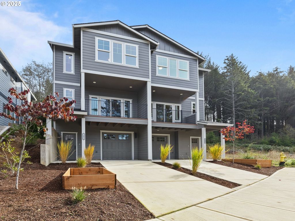 1496 Se Marine Ave, Lincoln City