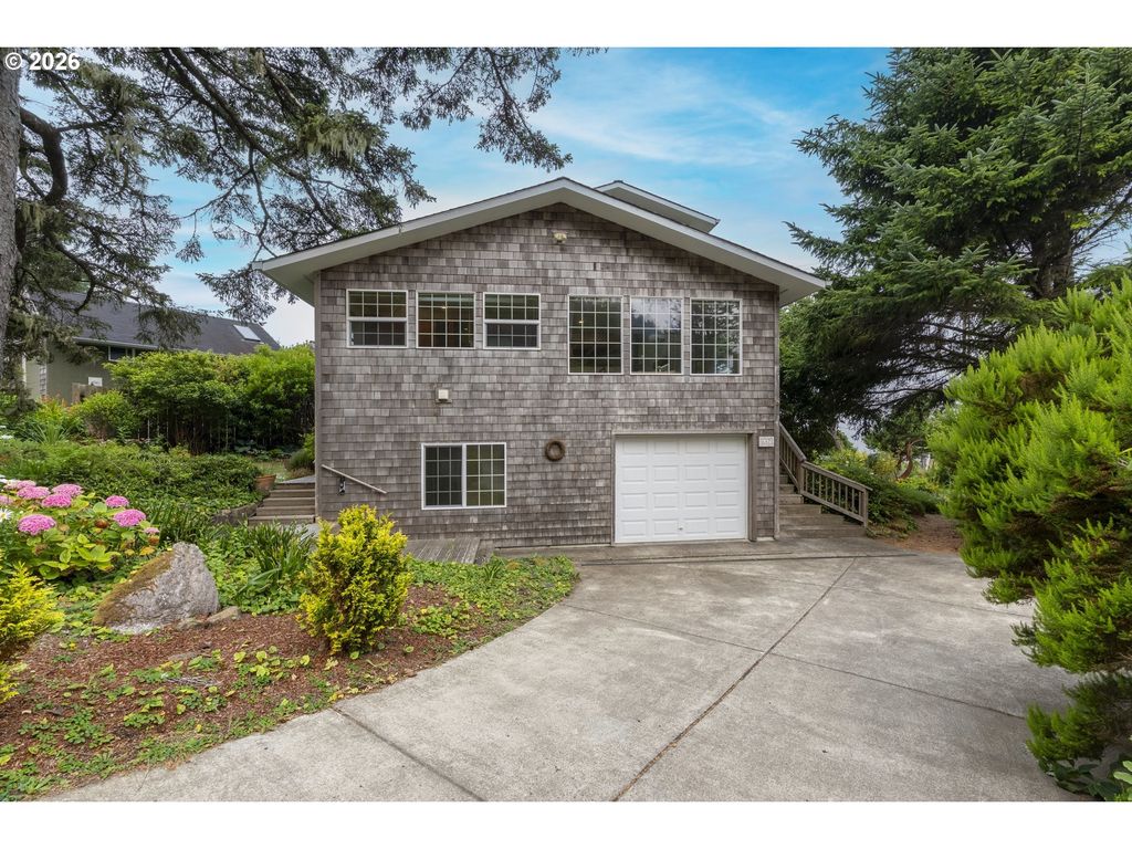 647 Pacific View Dr, Yachats