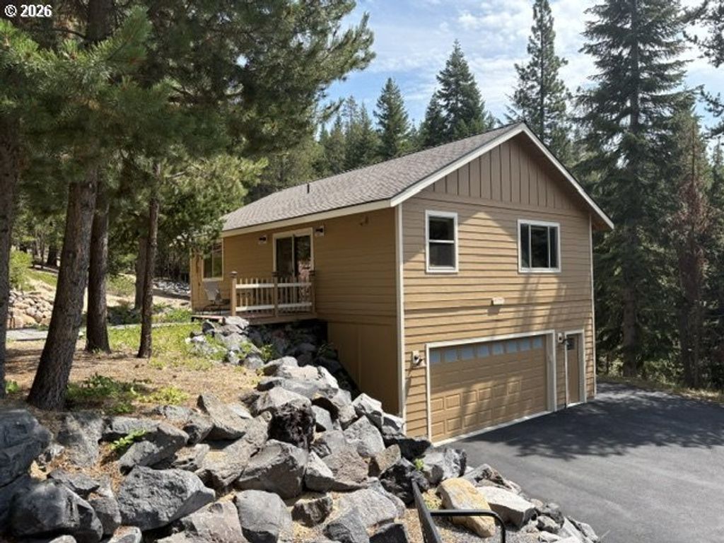 141239 Red Cone Dr, Crescent Lake