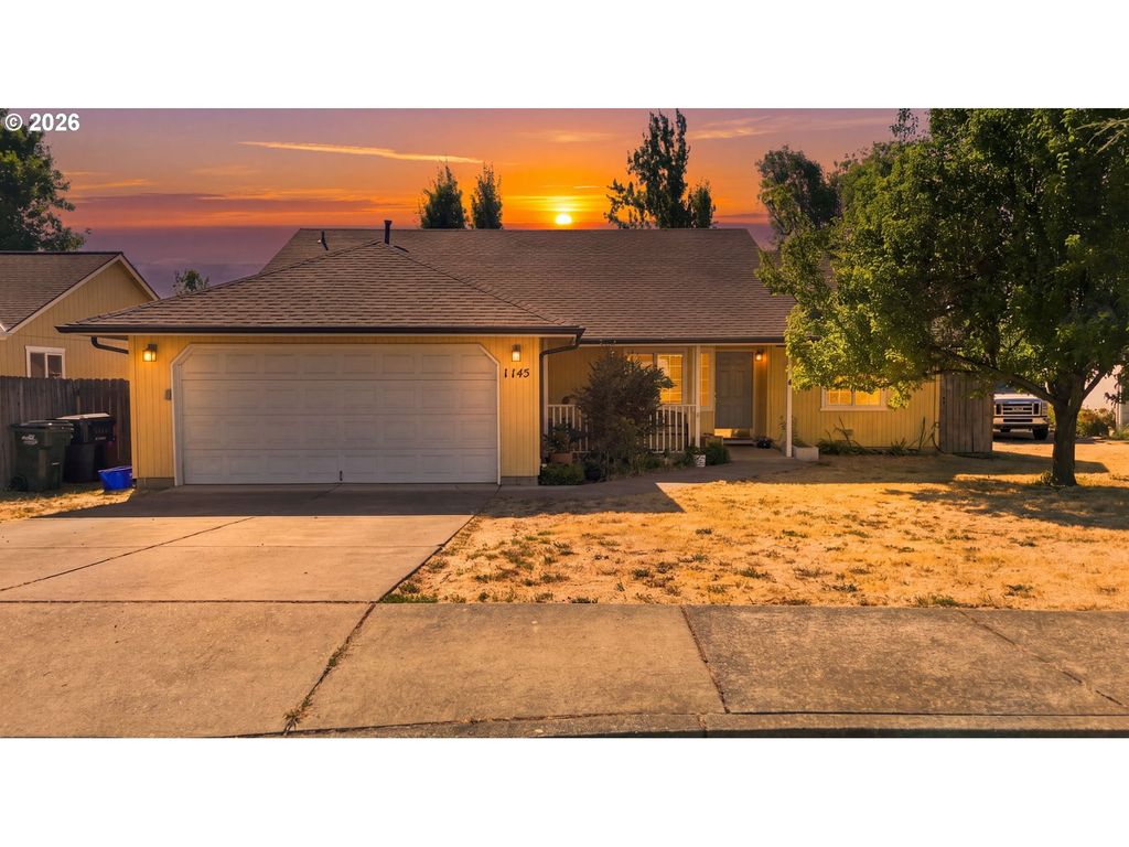 1145 Ash Grove Loop, Creswell