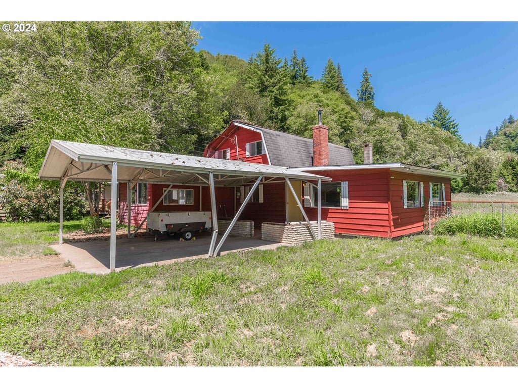 96515 Larson Ln, North Bend