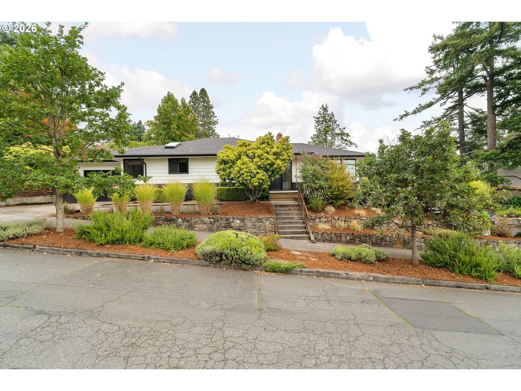 7033 Se Stark St, Portland