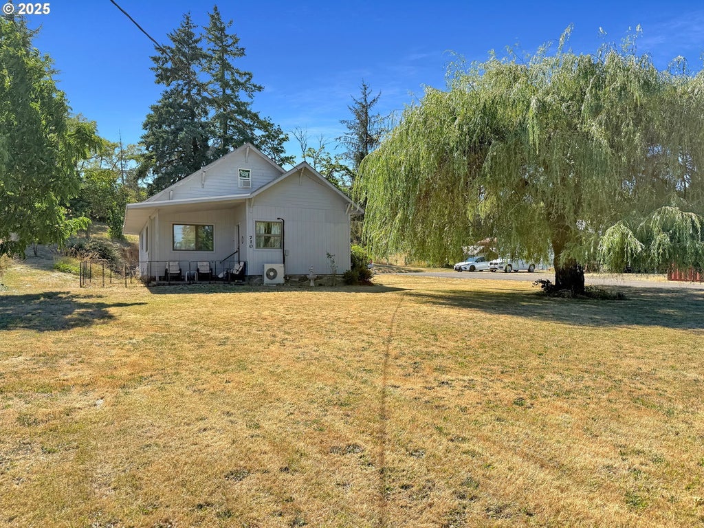 710 N 8th St, Monroe