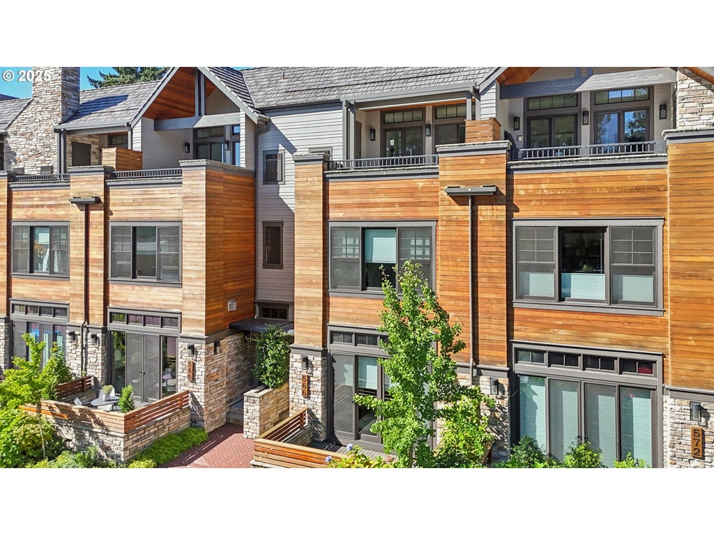 566 4th St, Lake Oswego