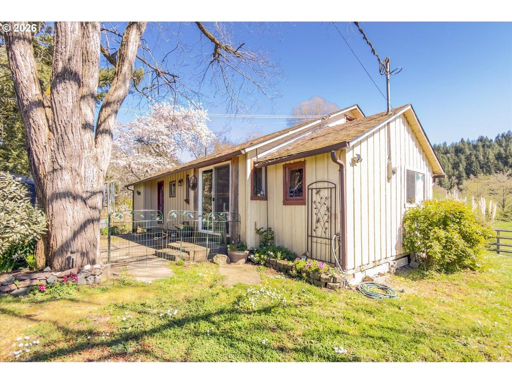 14982 Highway 42, Myrtle Point