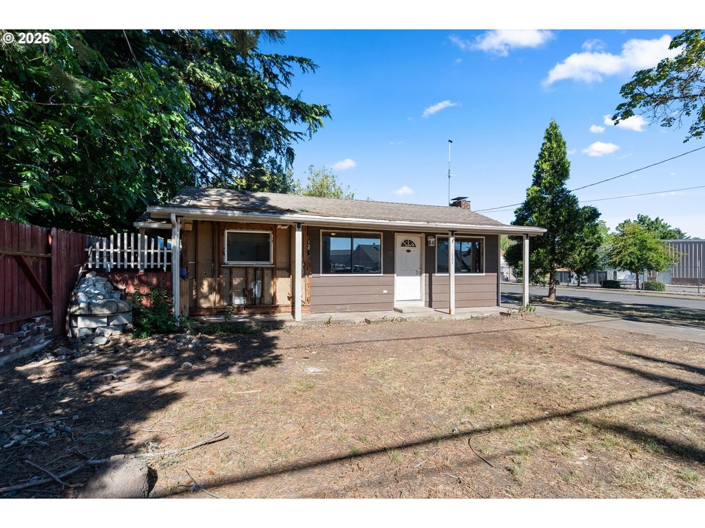 1004 S Grape St, Medford