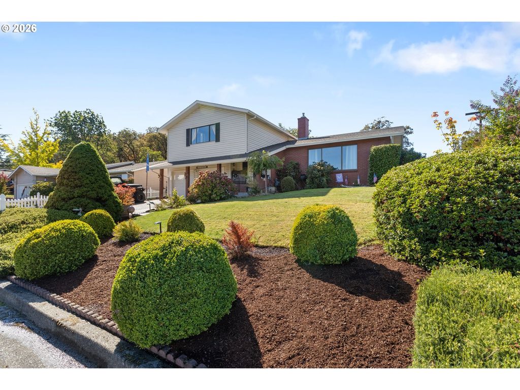 2196 Nw Andrea St, Roseburg