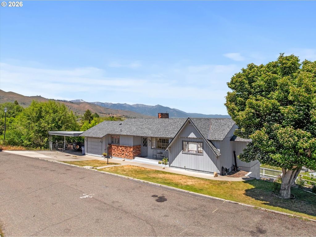 300 Hillcrest Dr, Baker City