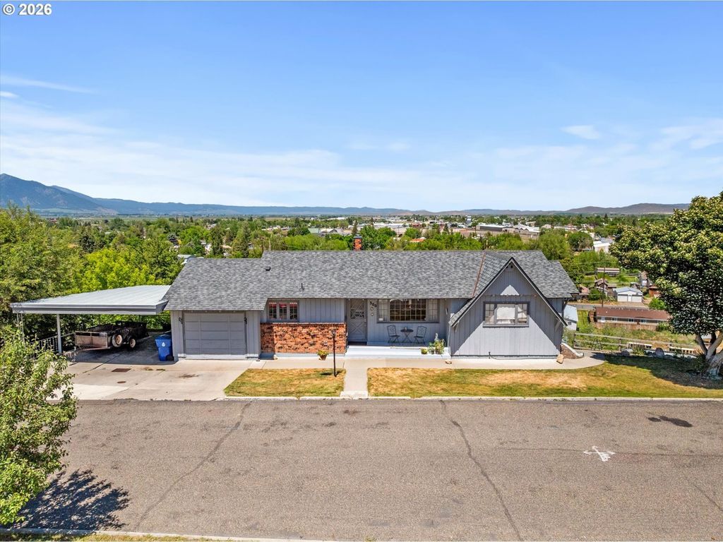 300 Hillcrest Dr, Baker City