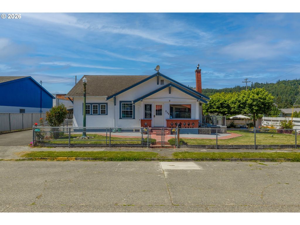 208 7th St, Myrtle Point