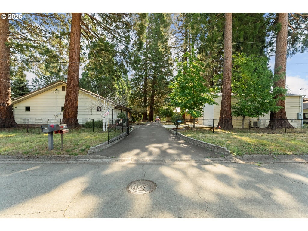 1525 Kendall St, Roseburg