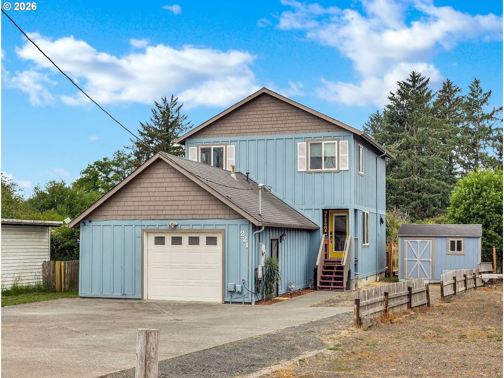 221 N Main Ave, Warrenton